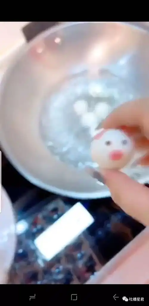 不小心在家庭群里发了沙雕表情包,群聊尬出一身冷汗...