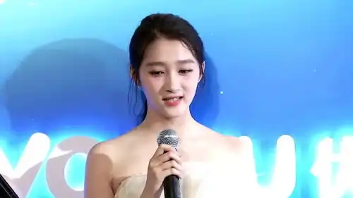 太可爱了关晓彤胖胖表情包曝光展示各种表情满满的胶原蛋白