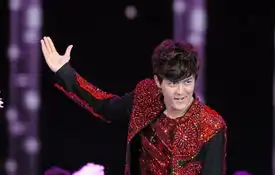 图片频道中国艺术教育网央视春晚第四次联排群星现身第8张图3日下午,2013央视蛇年春晚进行了第四次带观众的联排宋祖英谭晶张靓颖林宥嘉孙俪等艺人纷纷现身