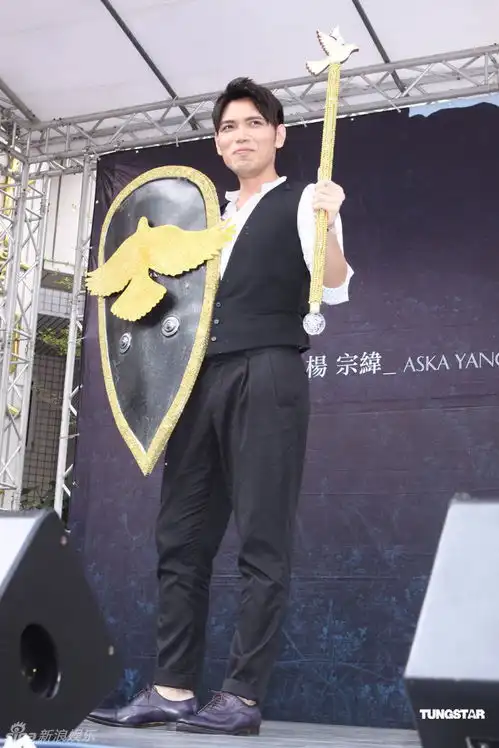 组图杨宗纬歌迷送养声妙方不怕与萧敬腾比较