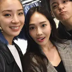 amber分享与jessica合照谢谢郑老板希望你能用你的衣服让每个人变漂亮