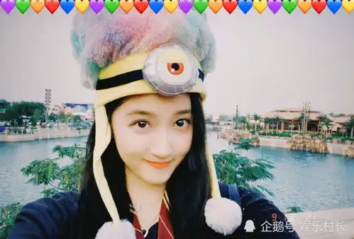关晓彤晒环球影城plog造型好美,玩儿童项目吓出表情包,鹿晗疑陪同好甜