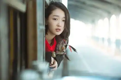 七月与安生丨住在华丽的豪宅里,她却只剩孤独