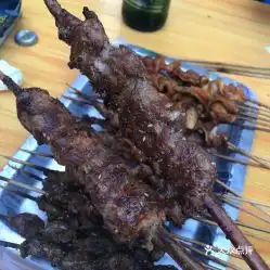 新疆阿里巴巴烤串王的红柳羊肉串好不好吃用户评价口味怎么样沈阳美食红柳羊肉串实拍图片大众点评