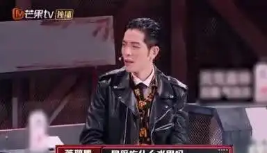公开撒狗粮谢霆锋说王菲从不吃榴莲,害羞得意的小表情太甜了