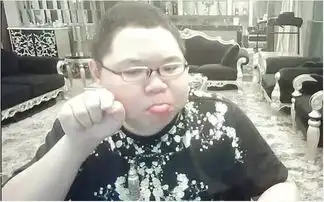 神探苍扒瓜电子竞技也有维密比尔森妈妈不小心上演内衣秀