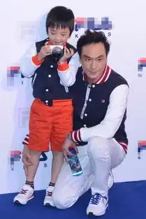 费曼眼角疤痕明显吴镇宇首发声曝儿子伤情现状