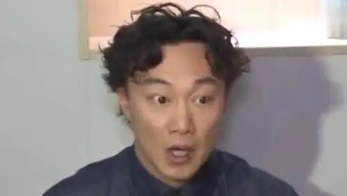 歌神陈奕迅听说萧敬腾的豪宅值一亿,立马被惊成表情包,奕神太可爱