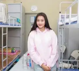 国民闺女关晓彤原来是行走的表情包