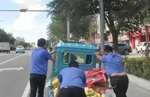 06年退伍军人摆摊谋生,刺死城管轰动全国,却因一句辩护词保命
