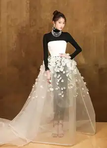 关晓彤红毯造型撞衫表情包
