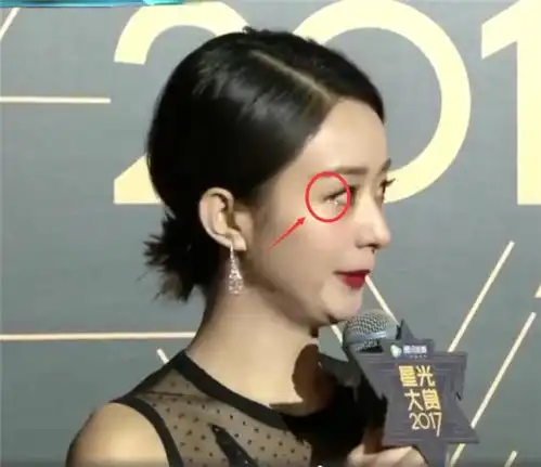 红毯上被冻哭的赵丽颖被赞敬业,更是用实力彻底破怀孕传闻