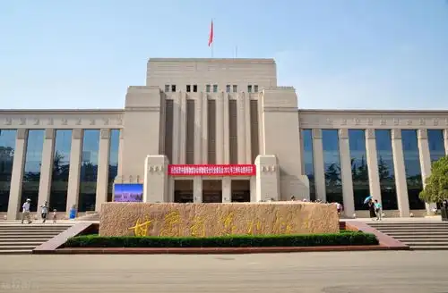 去甘肃,一定别忘了去趟甘肃博物馆,去看看镇馆之宝铜奔马