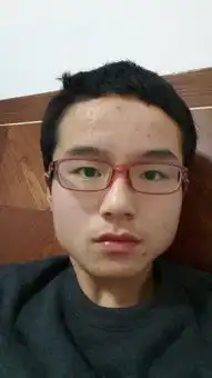 脸大,头大自然卷的男生适合什么发型