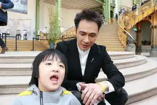 费曼的颜值说跌就跌,吴镇宇你够了