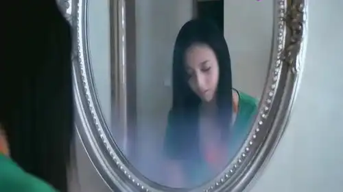 洗手间镜子突然起雾,美女竟看到前男友的身影