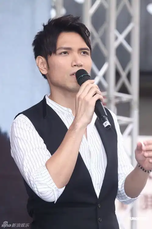 组图杨宗纬歌迷送养声妙方不怕与萧敬腾比较