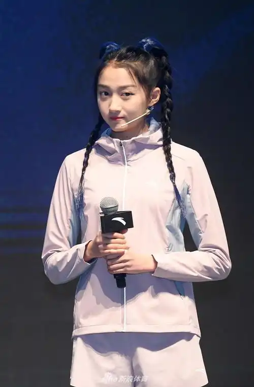关晓彤表情包颠乒乓球