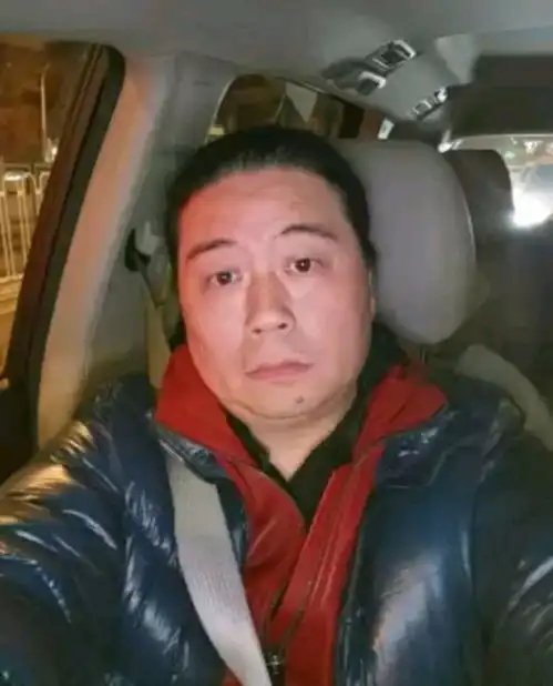 肖战晒黄瓜表情图惹争议,原图作者直呼救命,汪海林晒自拍内涵