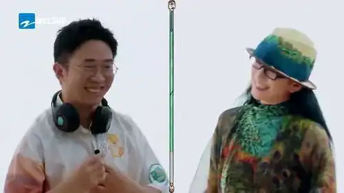 杨丽萍使出九阴白骨爪呼呼生风,贾玲吓到了周深冒犯了