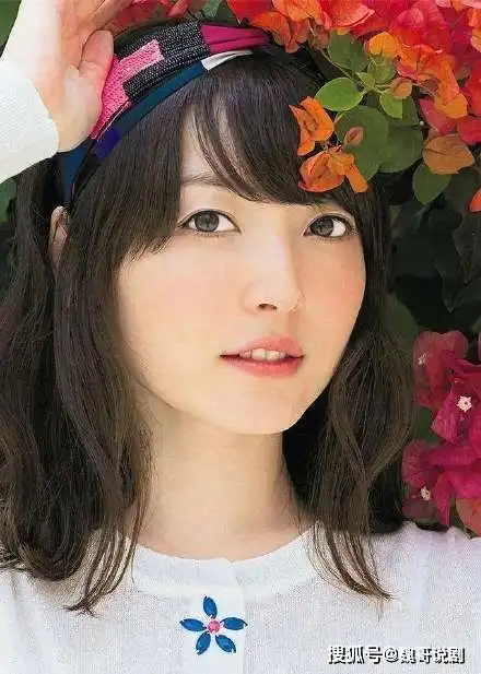 日本声优花泽香菜官宣与小野贤章结婚,3年前热恋同居