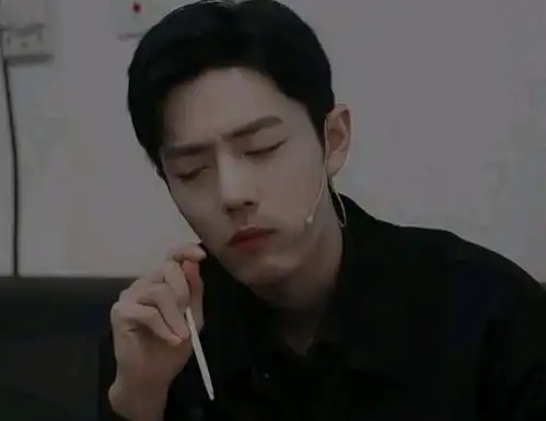 肖战又凡尔赛了粉丝无奈战哥的腰,是我们减肥路上的风向标