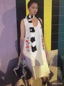 关晓彤土成草莓酱和表情包的背后,真的是老天赏土给她吃