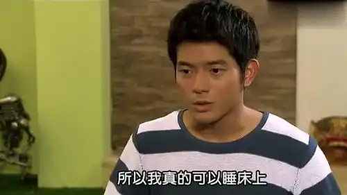灰姑娘心疼总裁,终于同意总裁和自己一起睡,总裁的表情好可爱