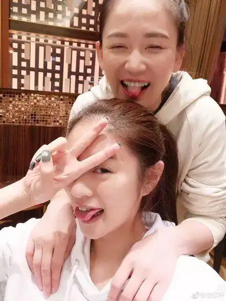 38岁的陈乔恩安以轩美的像少女,看来是时候取取经了