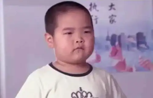 中国表情包男孩谢飞机长大了敦实大男孩眼睛还是原来的配方