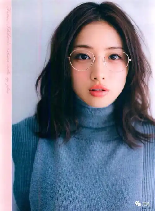 她是唯一让李佳琦激动到表情失控的人,却曾被吐槽嘴巴玻尿酸打太多
