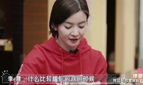 李佳航亲吻李晟被嫌弃,对方闪躲又抗拒,岳母的表情亮了
