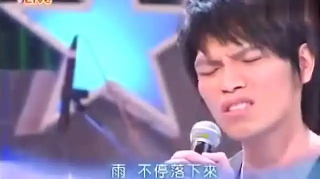 杨宗纬萧敬腾当年参加选秀比赛时,将曹格这首歌再一次推上巅峰