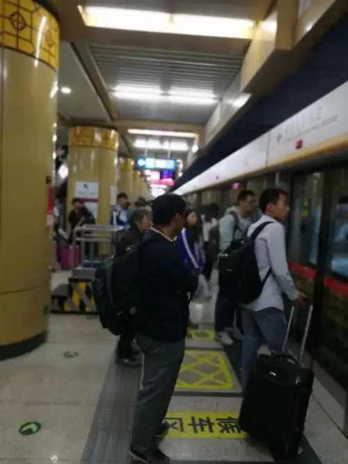 国庆大军还有三十秒到达战场老铁们,祝你们一路顺风安全到家