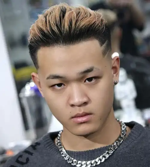 脸胖的男士别乱剪发型了,建议留这4款清爽短发,显瘦还帅气