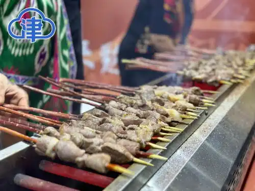 烤全羊烤包子羊肉串烤馕新疆美食招牌和田夜市来天津啦
