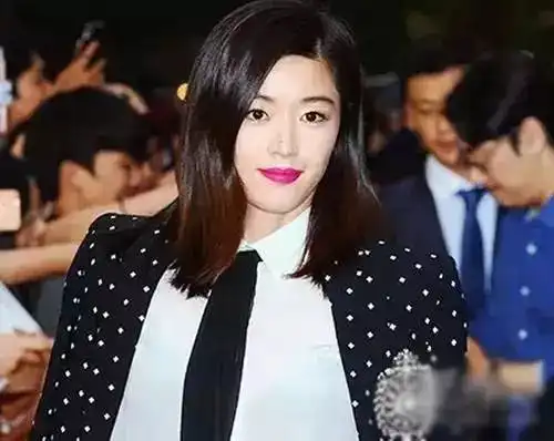为什么圆脸的女明星都喜欢这样的发型