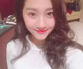 关晓彤表情包自拍照