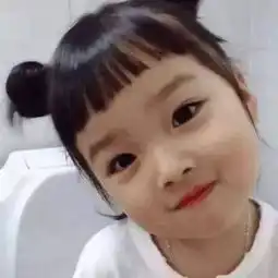 权律二的小女孩表情包铁