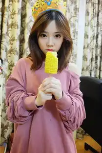 女主播冯提莫深夜吃玉米网友可惜没打码