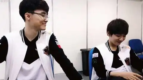 李相赫又花钱了买了聊天表情又featpeanut