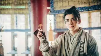新版的倚天屠龙记为什么杨逍火了,张无忌却没有得到关注