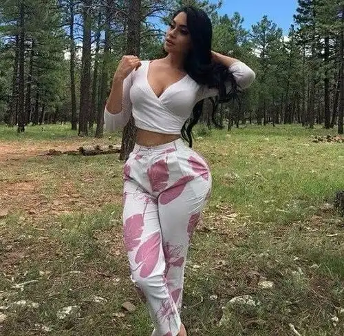 欧美胖妹就是不一样,身材厚实紧致,健身就为练出大粗腿