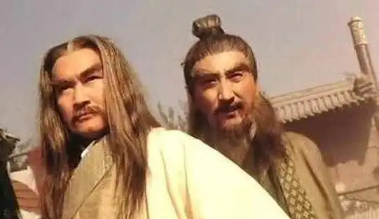 倚天屠龙记中高手众多,武功排前六的是黄衫女为入前三