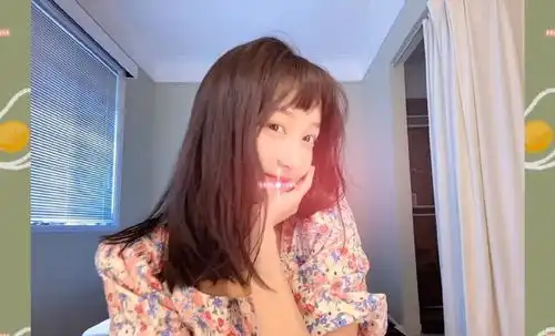关晓彤晒男友视角,不顾偶像包袱模仿表情包