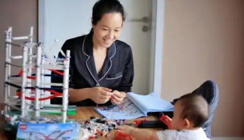朱丹晒育儿日志女儿和父亲两人憨憨入睡,妈妈在一旁醋意满满