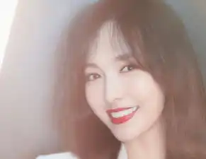 唐嫣出席活动脸颊圆润晒表情包回应我胖了吗